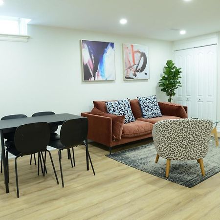 Spacious 2-Bed-Room Near Yonge & Major Mackenzie Richmond Hill Luaran gambar
