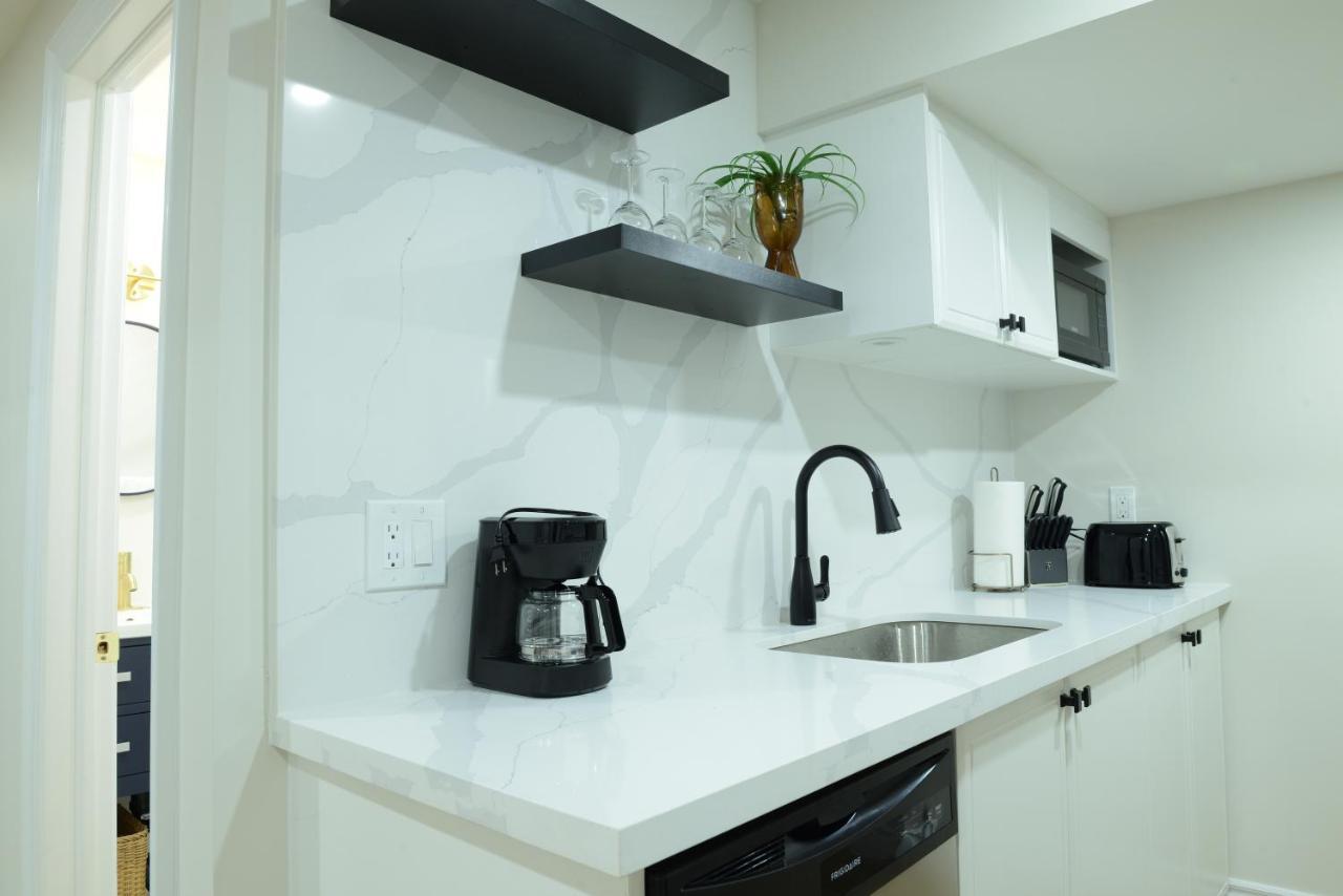 Spacious 2-Bed-Room Near Yonge & Major Mackenzie Richmond Hill Luaran gambar