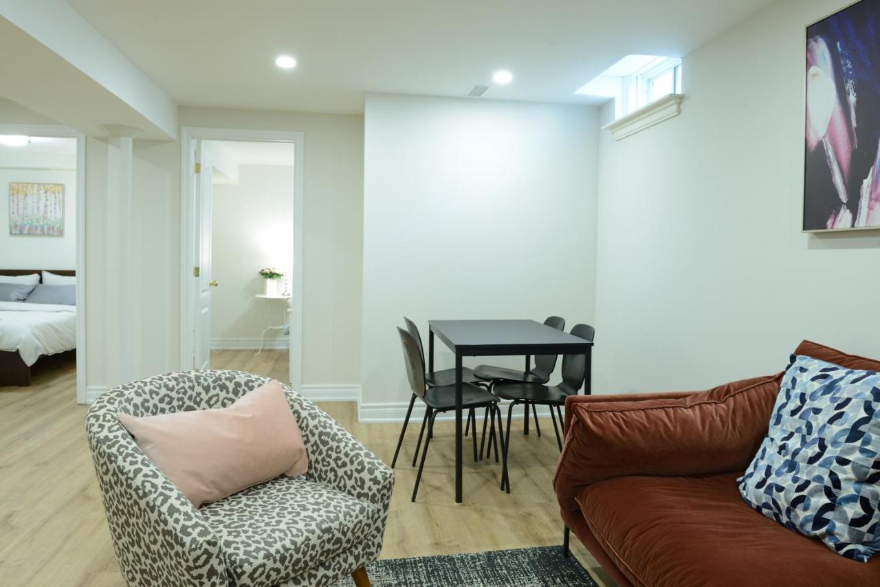 Spacious 2-Bed-Room Near Yonge & Major Mackenzie Richmond Hill Luaran gambar