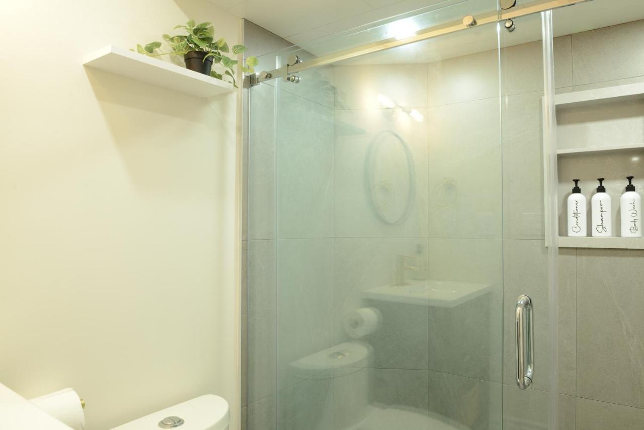 Spacious 2-Bed-Room Near Yonge & Major Mackenzie Richmond Hill Luaran gambar