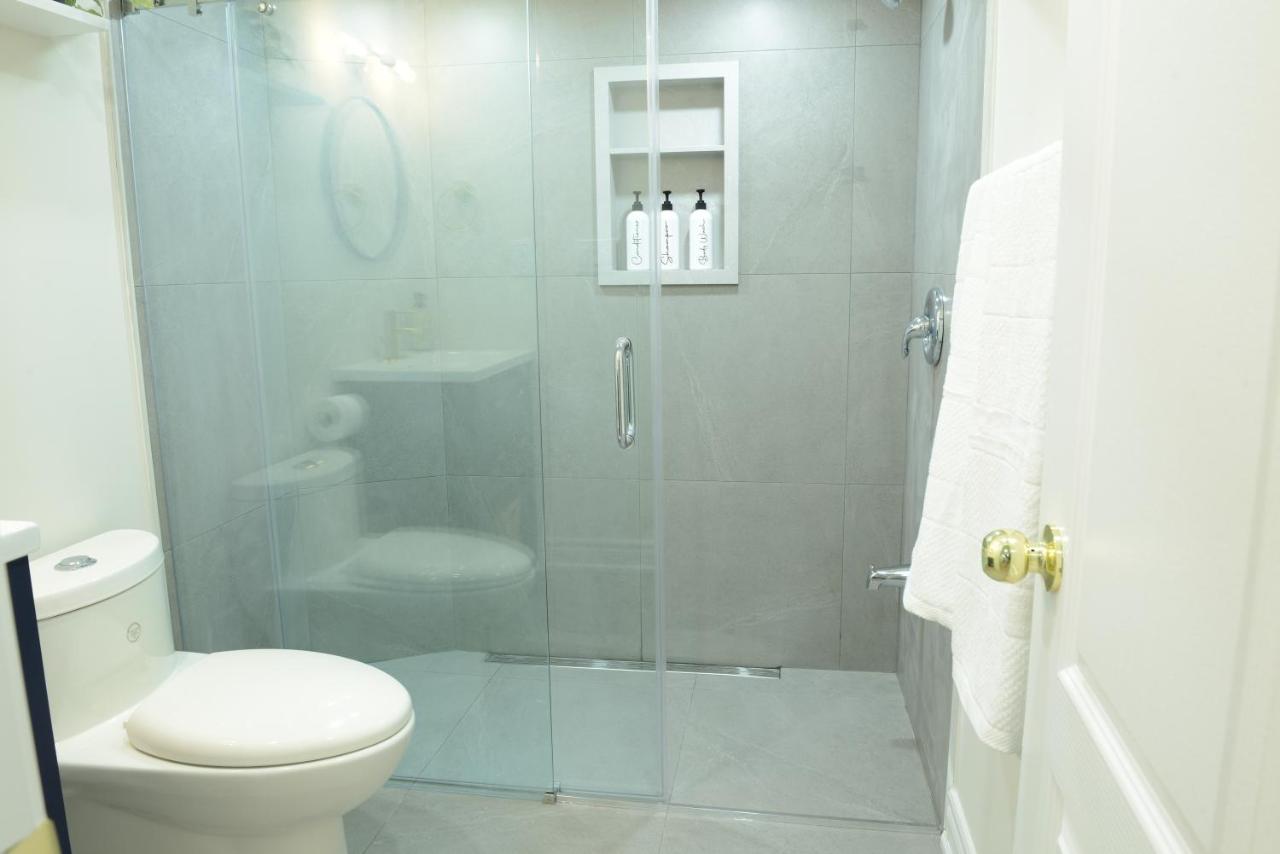 Spacious 2-Bed-Room Near Yonge & Major Mackenzie Richmond Hill Luaran gambar