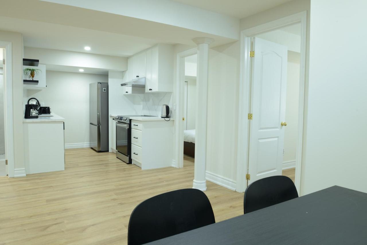 Spacious 2-Bed-Room Near Yonge & Major Mackenzie Richmond Hill Luaran gambar
