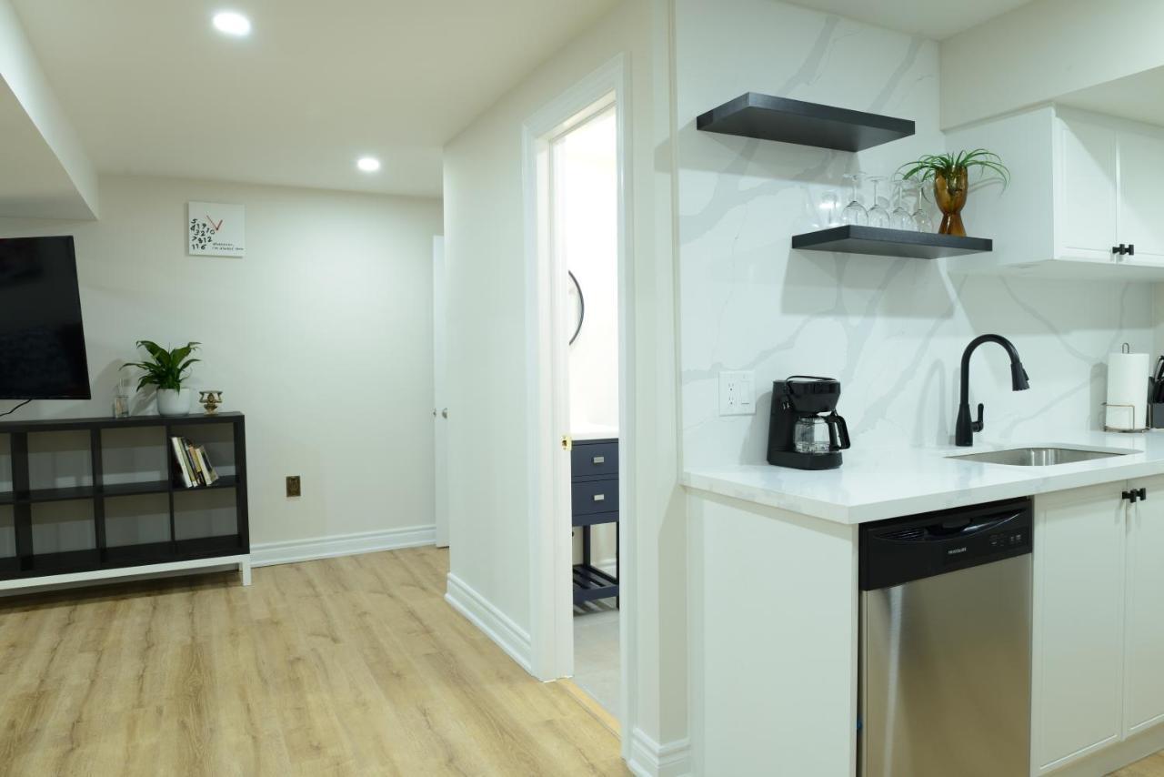 Spacious 2-Bed-Room Near Yonge & Major Mackenzie Richmond Hill Luaran gambar